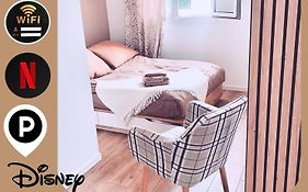 Studio Easy Check-In 8 Mins Disneyland 35 Mins Paris Free Starbucks Coffee Parking Wifi