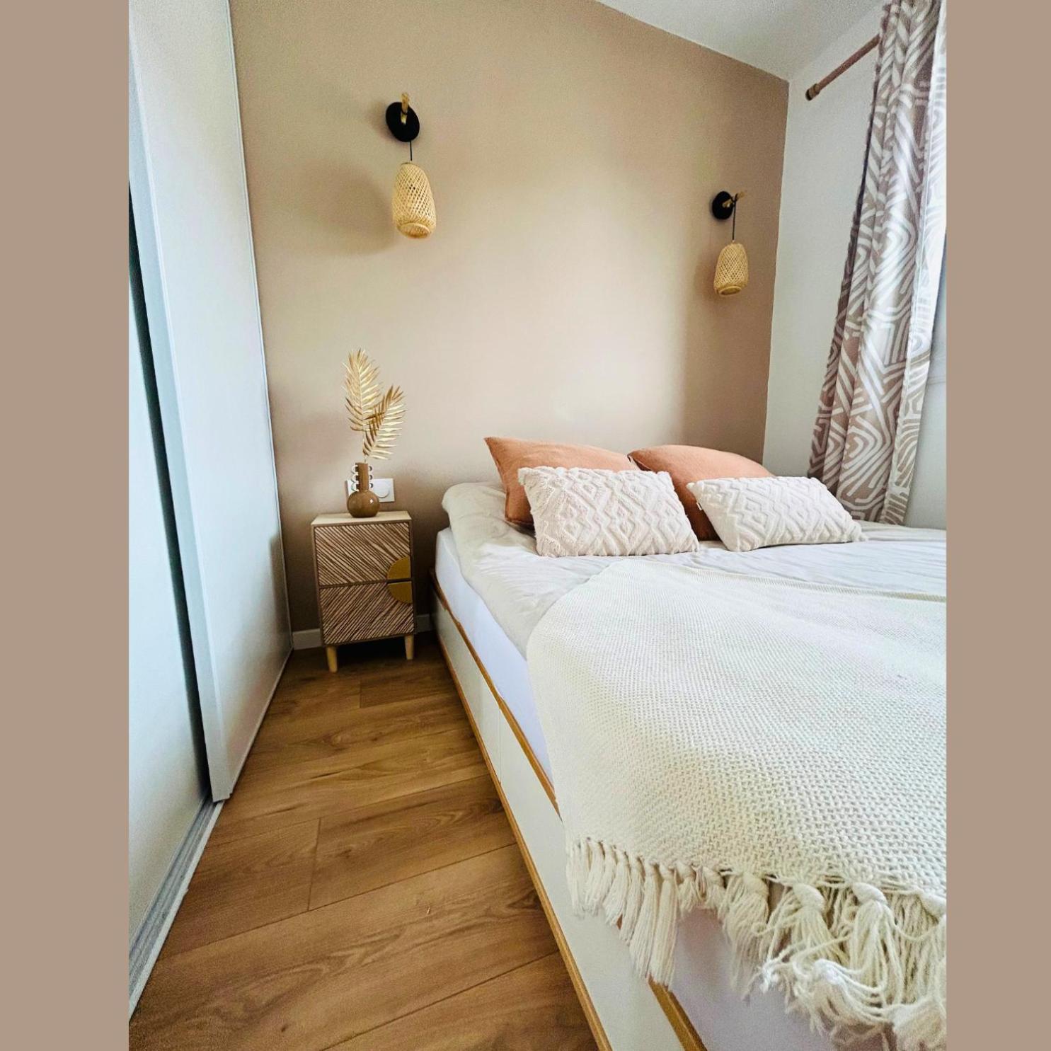 Studio Easy Check-In 8 Mins Disneyland 35 Mins Paris Free Starbucks Coffee Parking Wifi Bussy-Saint-Georges Exterior foto